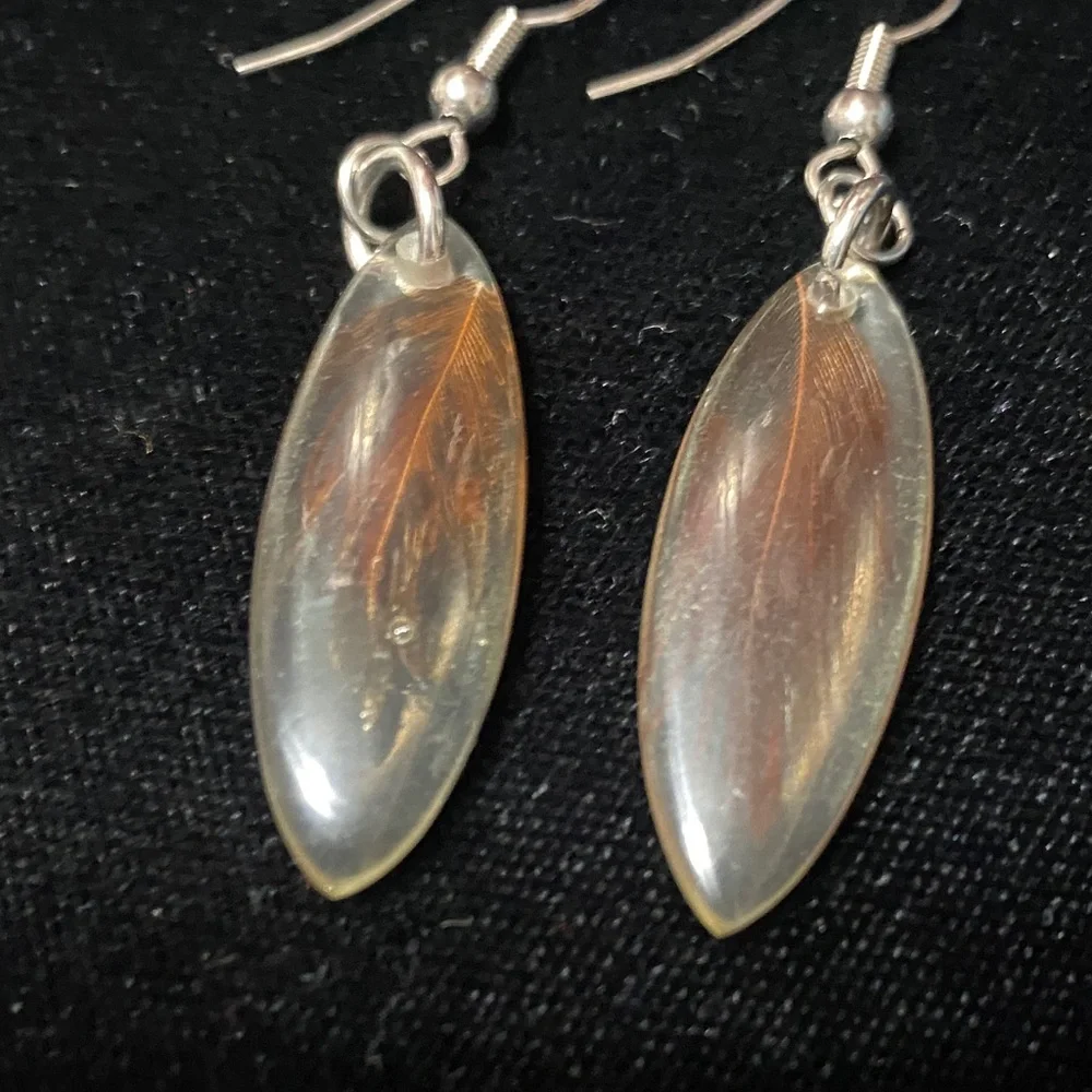 Elegant vintage Silver hook and feather acrylic Earrings